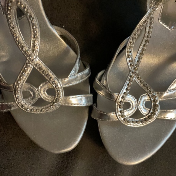Lasonia, 3 1/2” silver sparkle heels, decorated with gems ✨✨✨size 6 1/2 - Picture 11 of 13